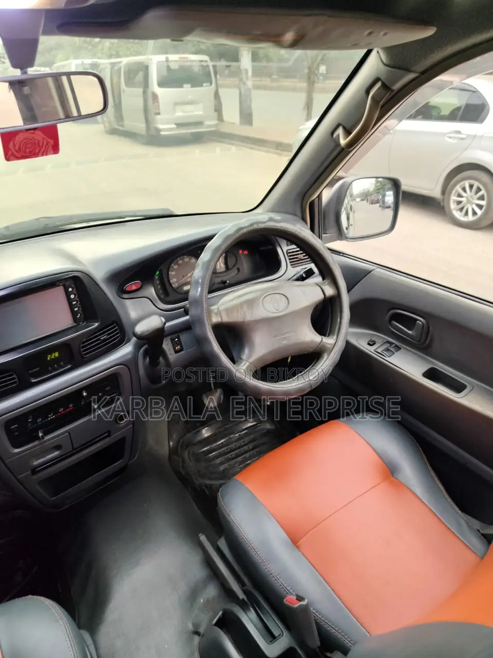 Toyota Noah 2.0 Front-Wheel Drive (8 Seater) 2006 White