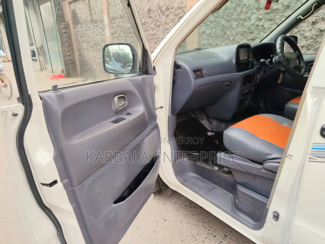 Toyota Noah 2.0 Front-Wheel Drive (8 Seater) 2006 White