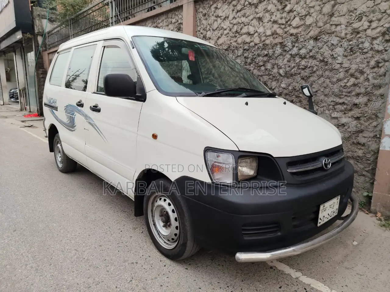 Toyota Noah 2.0 Front-Wheel Drive (8 Seater) 2006 White