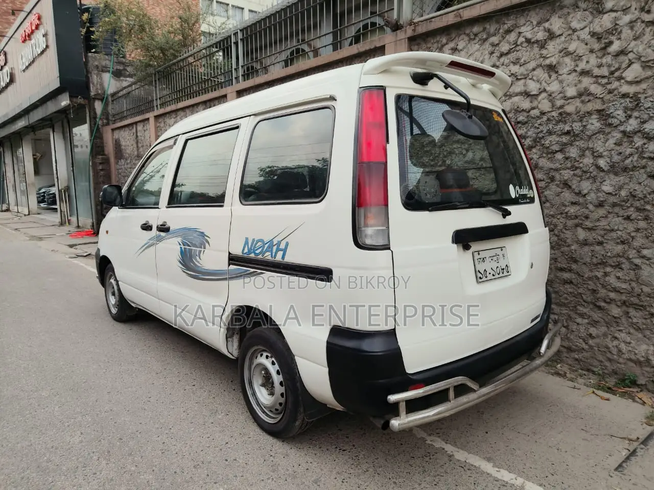 Toyota Noah 2.0 Front-Wheel Drive (8 Seater) 2006 White