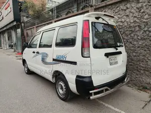 Toyota Noah 2.0 Front-Wheel Drive (8 Seater) 2006 White