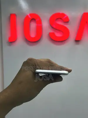অ্যাপল আইফোন এসই (২০২০) ৬৪ জিবি হোয়াইট