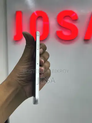 অ্যাপল আইফোন এসই (২০২০) ৬৪ জিবি হোয়াইট