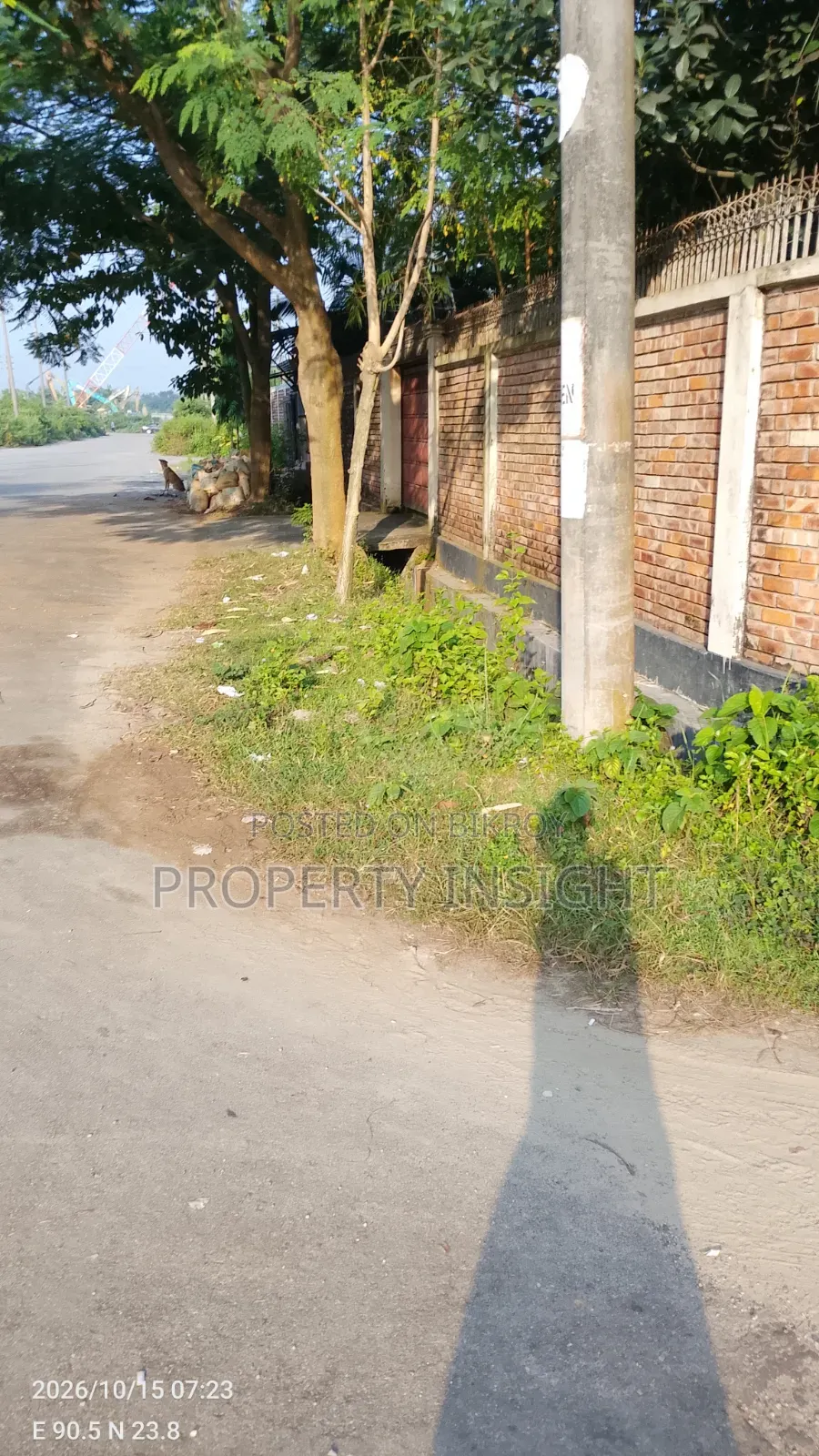 South Facing: 10 Katha Sector 2 Nice Location