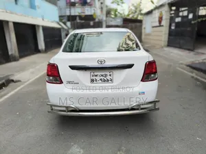 টয়োটা অ্যাক্সিও ১.৫ জি টুডব্লিউডি ২০১৪ হোয়াইট