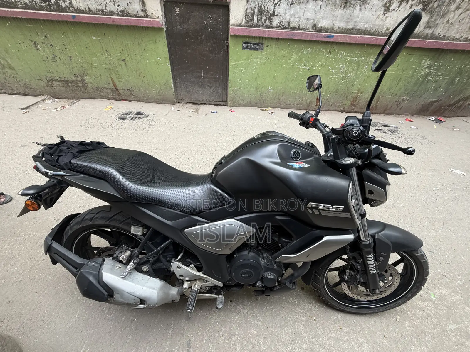ইয়ামাহা এফজেড ২০২২ কালো