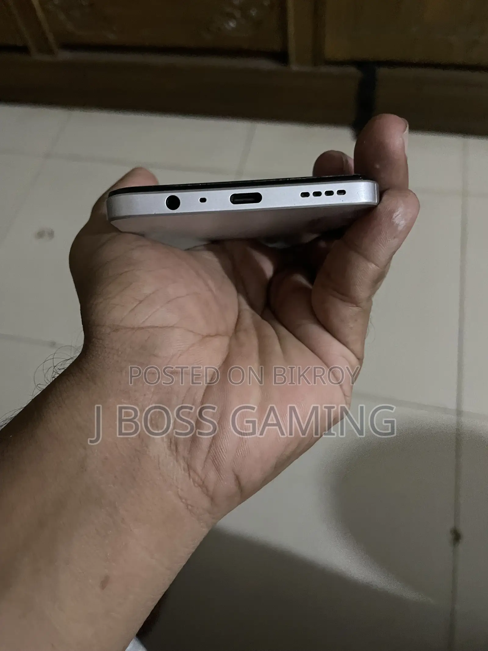 রিয়েলমি সি৭১ ১২৮ জিবি হোয়াইট
