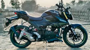 নতুন সুজুকি জিক্সার ২০২৬ কালো