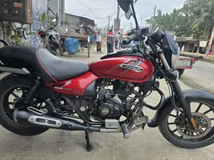 বাজাজ অ্যাভেঞ্জার ১৫০ স্ট্রিট ২০২৩ লাল