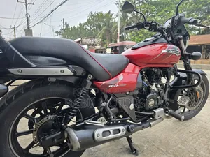 বাজাজ এভেঞ্জার ১৫০ স্ট্রিট ২০২৩ রেড