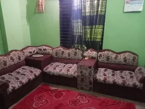 একটি পুরাতন সোফা বিকরি হবে