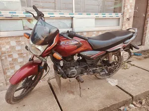 বাজাজ প্লাটিনা ১০০ ২০১৮ লাল