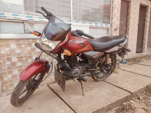 বাজাজ প্লাটিনা ১০০ ২০১৮ লাল