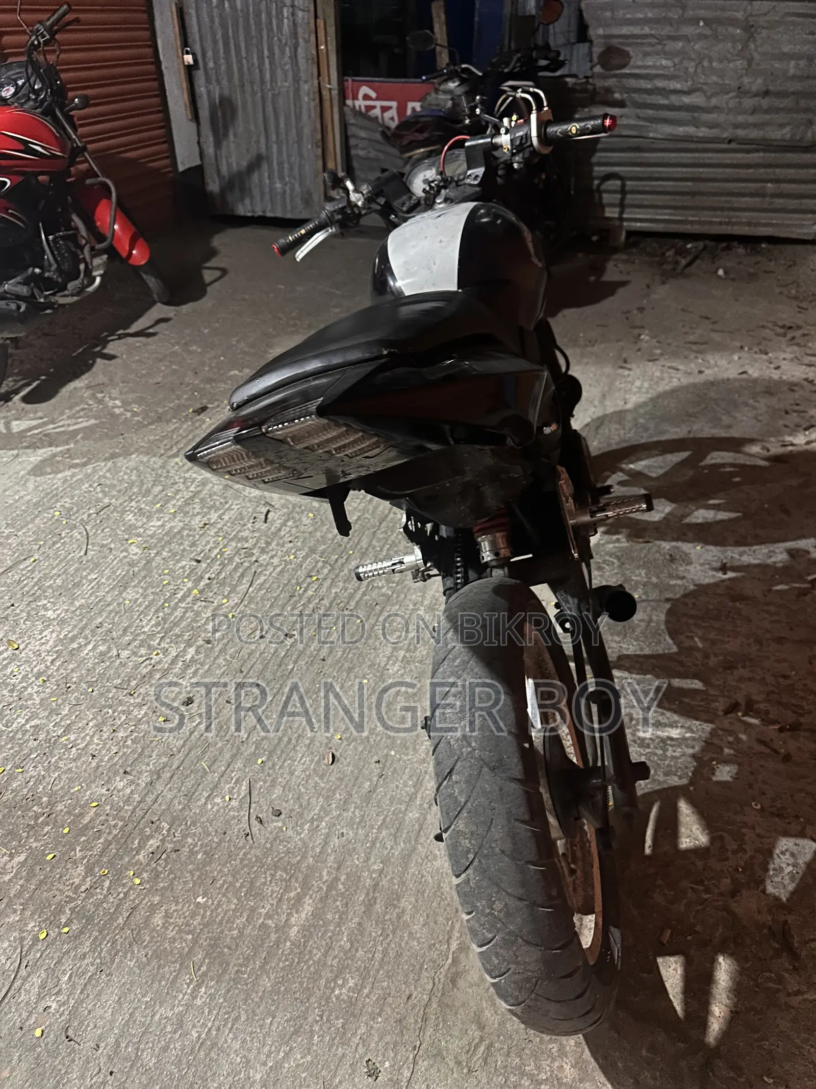 বাজাজ পালসার ১৮০ ২০১৯ কালো