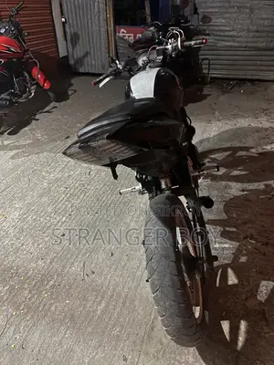 বাজাজ পালসার ১৮০ ২০১৯ কালো