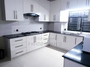 মদিনা মার্কেট, পাঠান টুলা এ ভাড়ার জন্য ফার্নিশড ৩টি বেডরুমের অ্যাপার্টমেন্ট