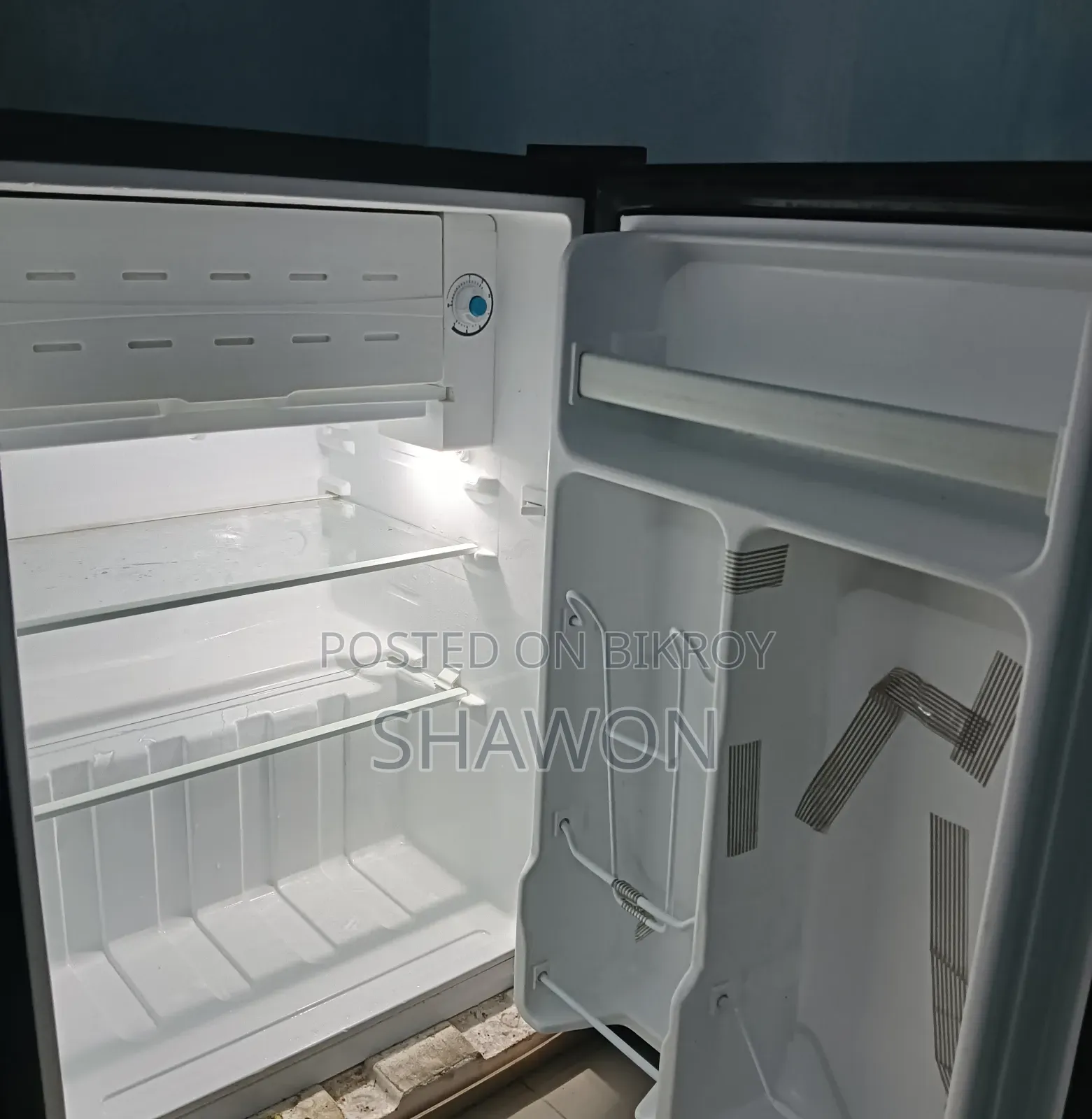 Walton Small Refrigerator - WFS-Tg2-C2sa-Rd - 72 LTR