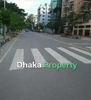 Corner 5 Katha South/West at Sector-11
