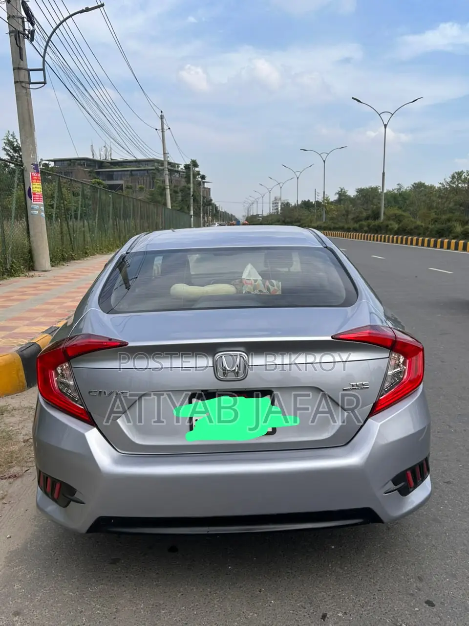 হোন্ডা সিভিক ২০১৭ রূপালি