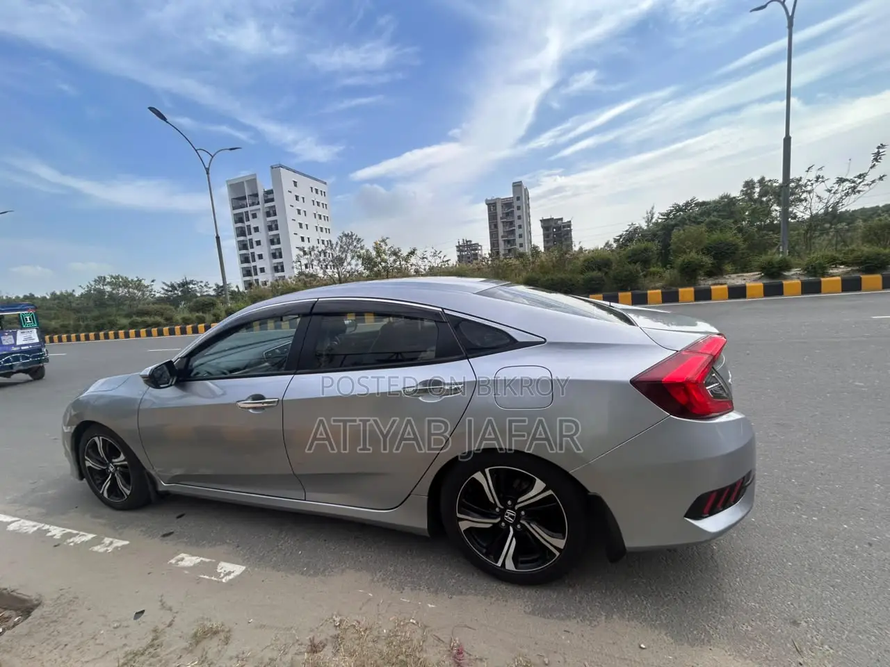 হোন্ডা সিভিক ২০১৭ রূপালি
