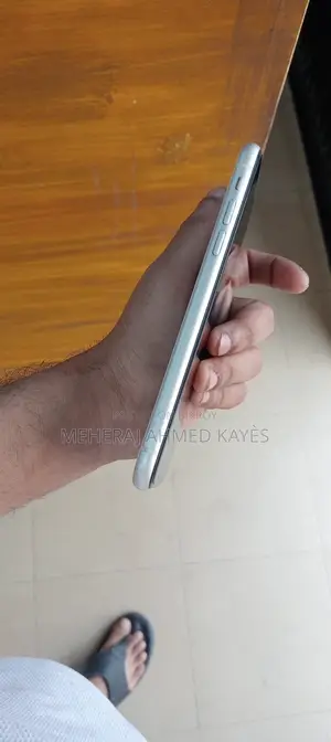 অ্যাপল আইফোন ১১ ১২৮ জিবি হোয়াইট