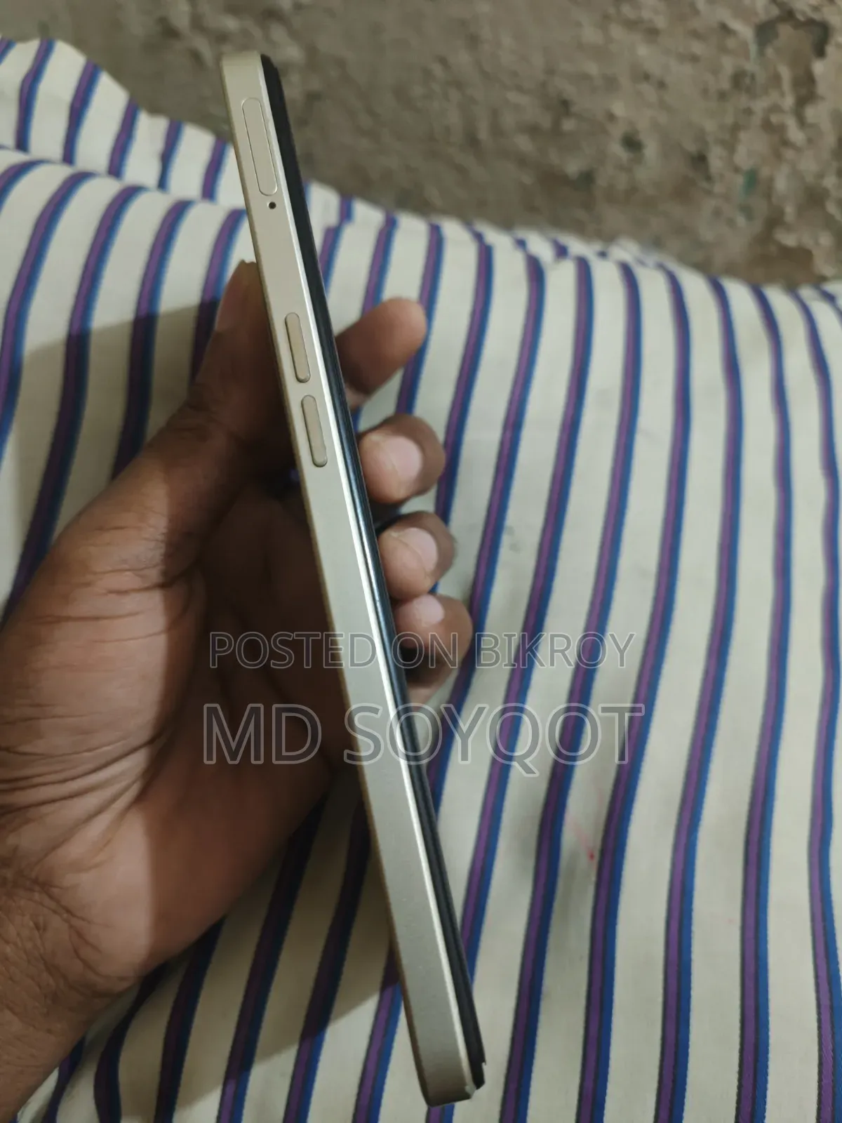 রিয়েলমি ভি৩০ ১২৮ জিবি গ্রে