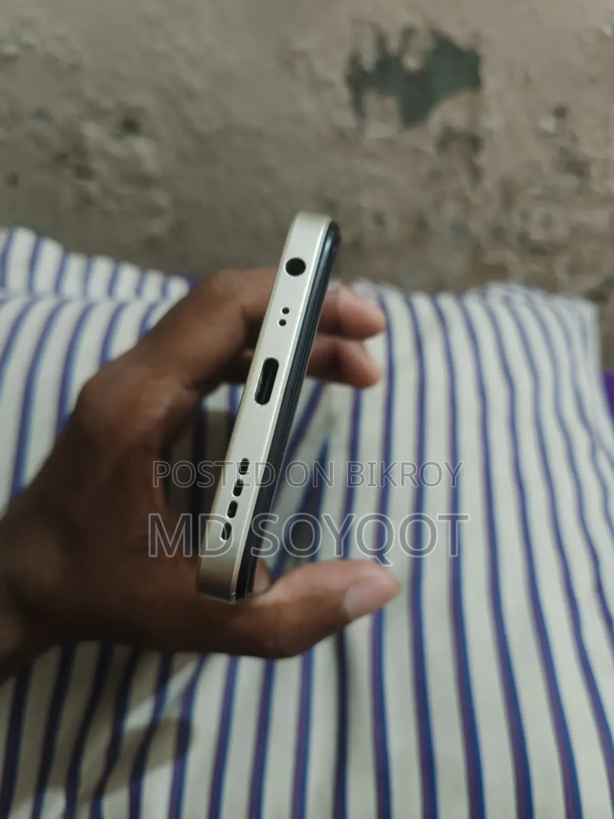 রিয়েলমি ভি৩০ ১২৮ জিবি গ্রে