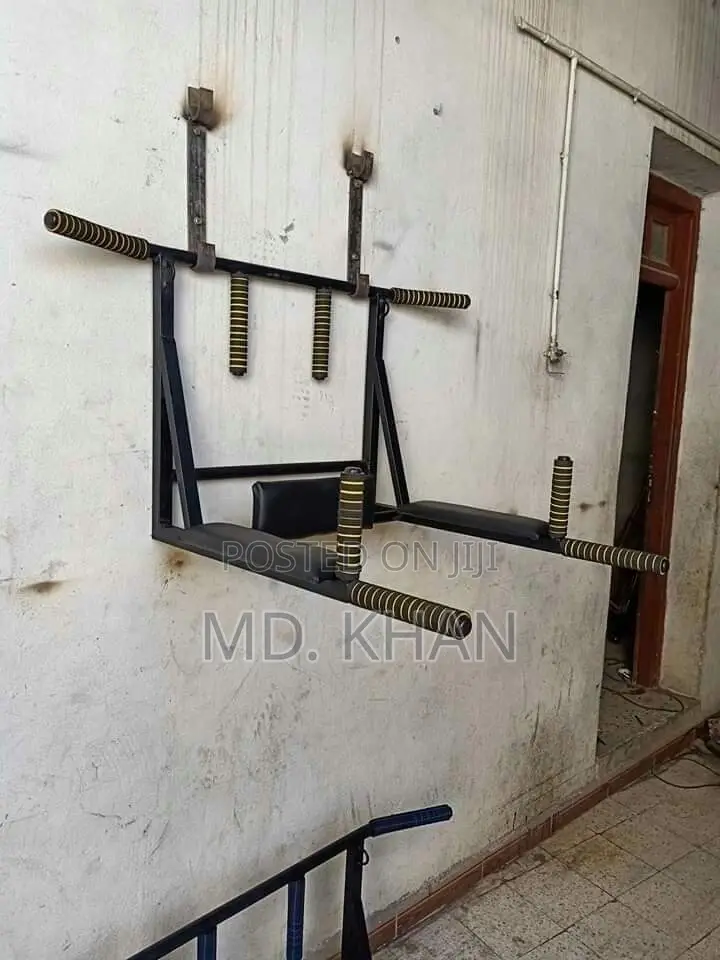 Pull Up and Chin Up Gym Bar Indoor Equipment