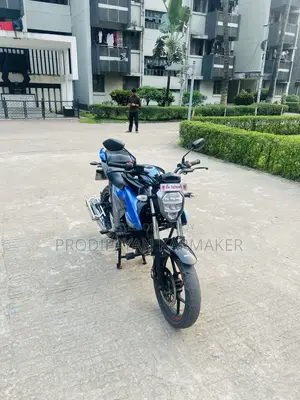 সুজুকি গিক্সার ২০২০ নীল