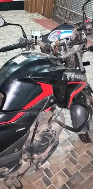 Hero Hero Hunk 150R Dual Disc ABS 2022 Black