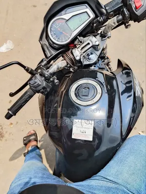 Hero Hero Hunk 150R Dual Disc ABS 2022 Black