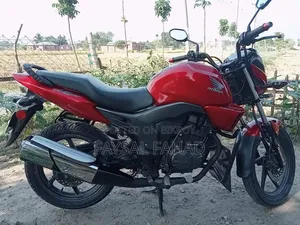 Honda CB 2015 Red