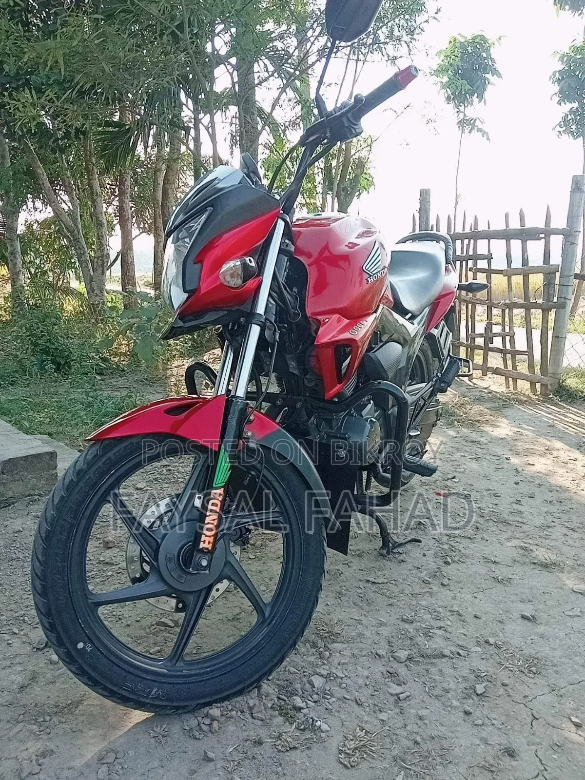 Honda CB 2015 Red