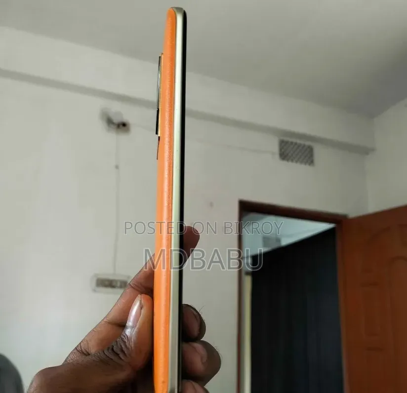 নতুন আইকিউওও ২৫৬ জিবি নীল