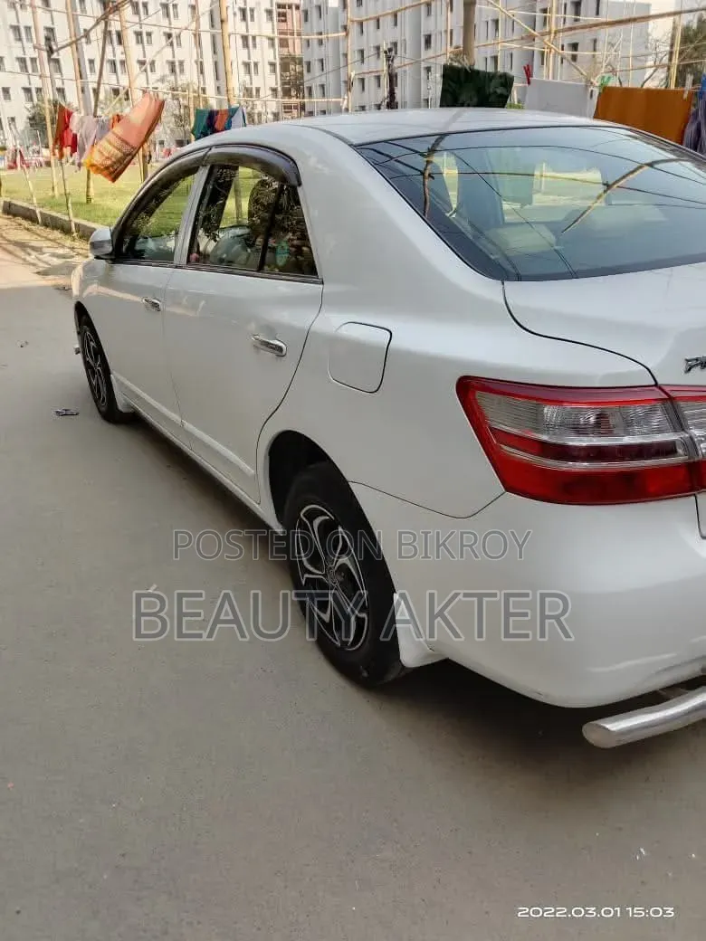 টয়োটা প্রিমিও ২০১৮ সাদা