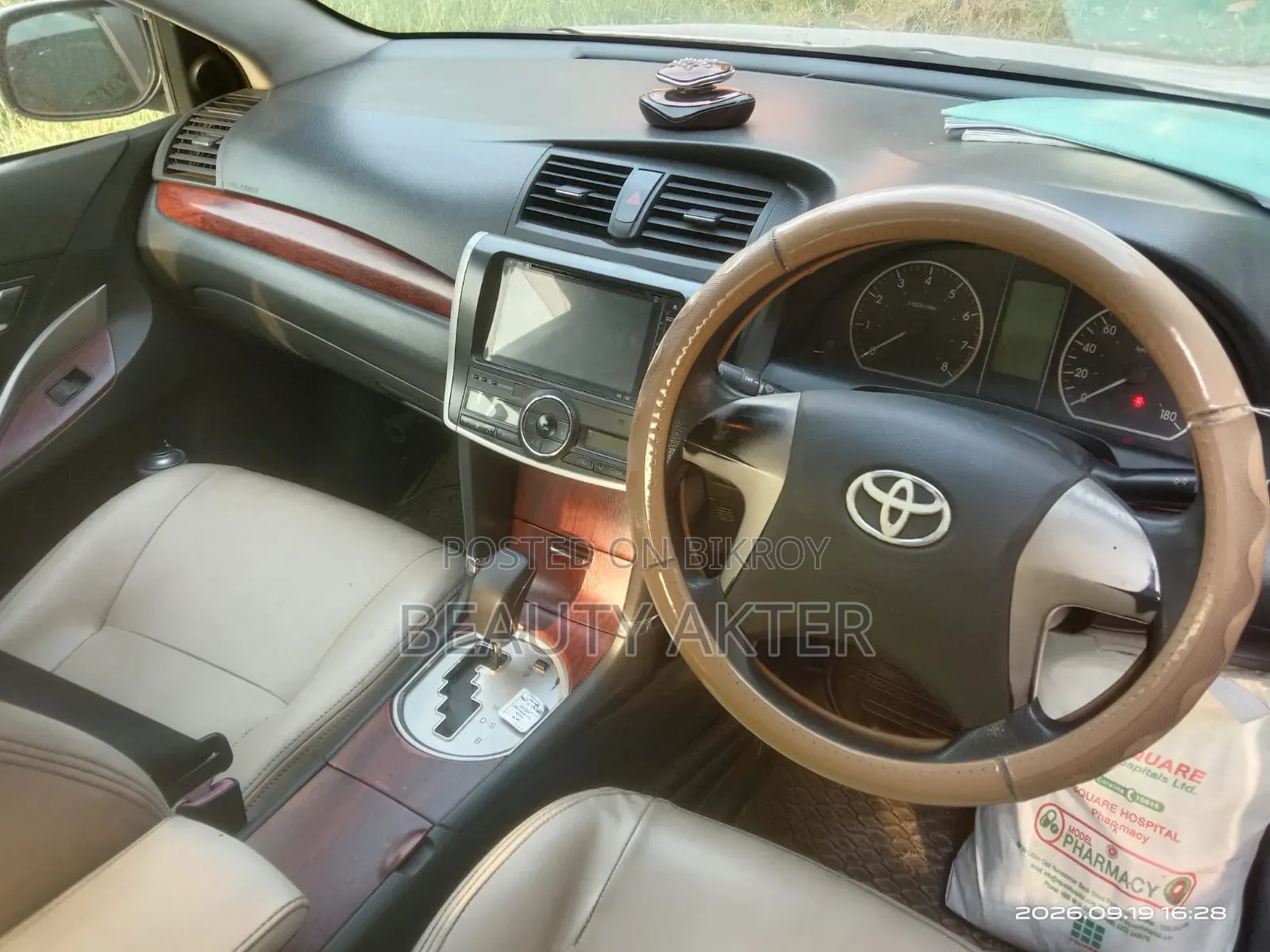 টয়োটা প্রিমিও ২০১৮ সাদা