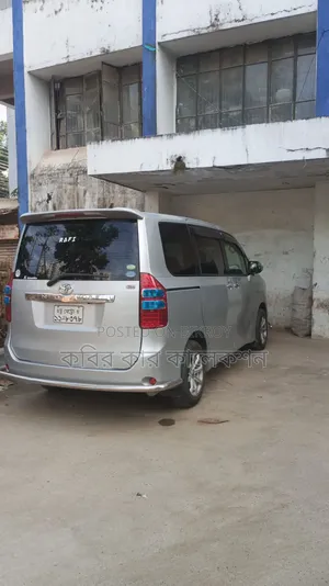 Toyota Noah 2013 Silver