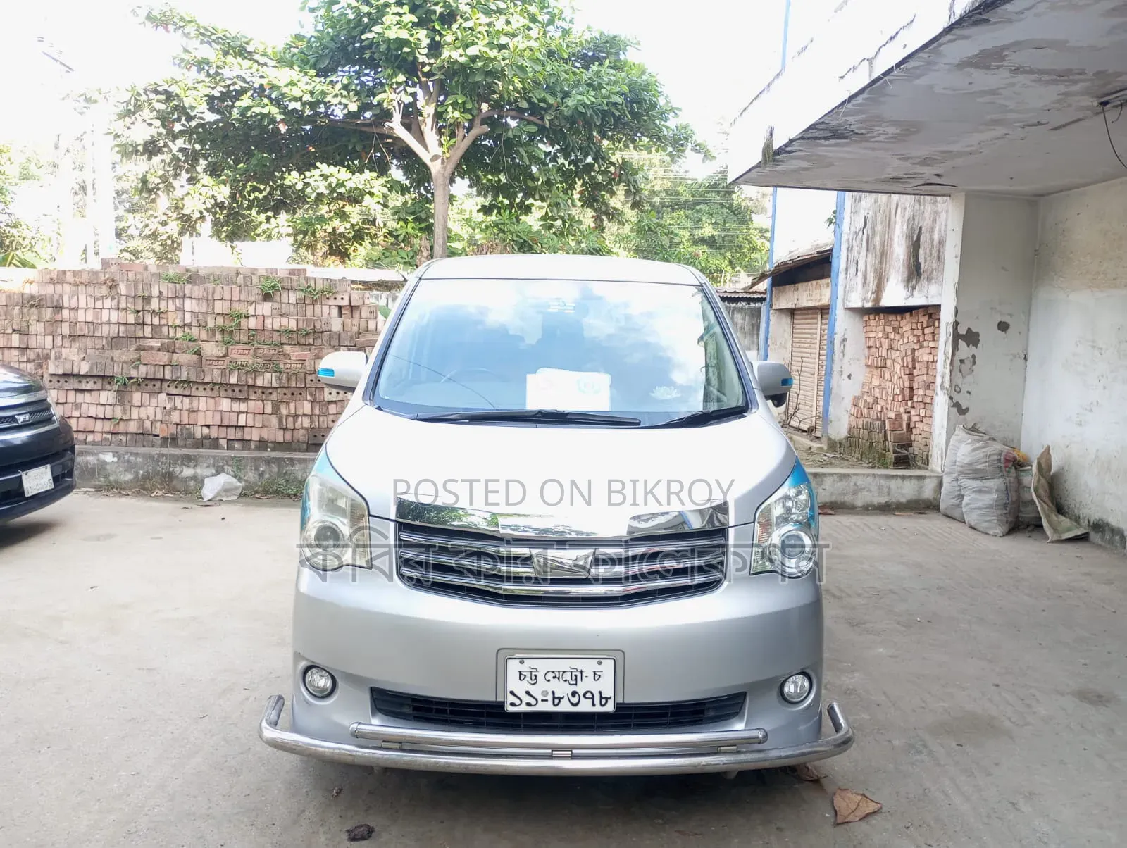 টয়োটা নোয়া ২০১৩ সিলভার