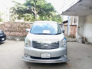 টয়োটা নোয়া ২০১৩ সিলভার
