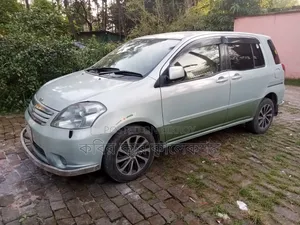 Toyota Raum 2004 Silver