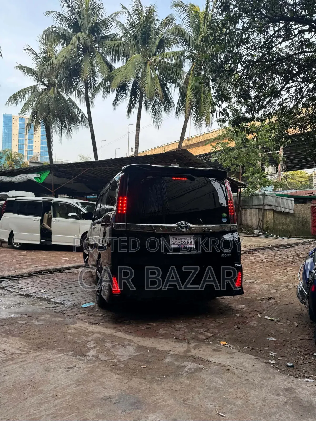 Toyota Noah 1.8 Front Wheel Drive Hybrid (7 seater) 2018 Black