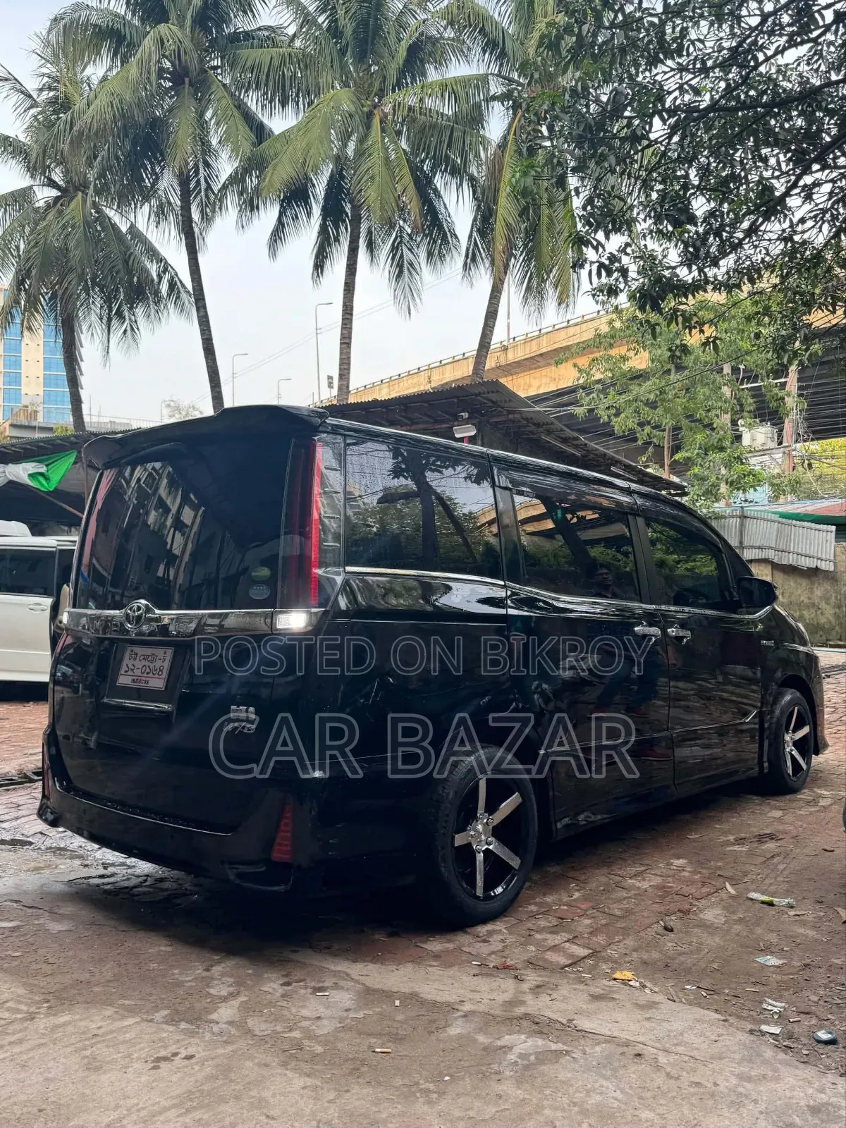 Toyota Noah 1.8 Front Wheel Drive Hybrid (7 seater) 2018 Black