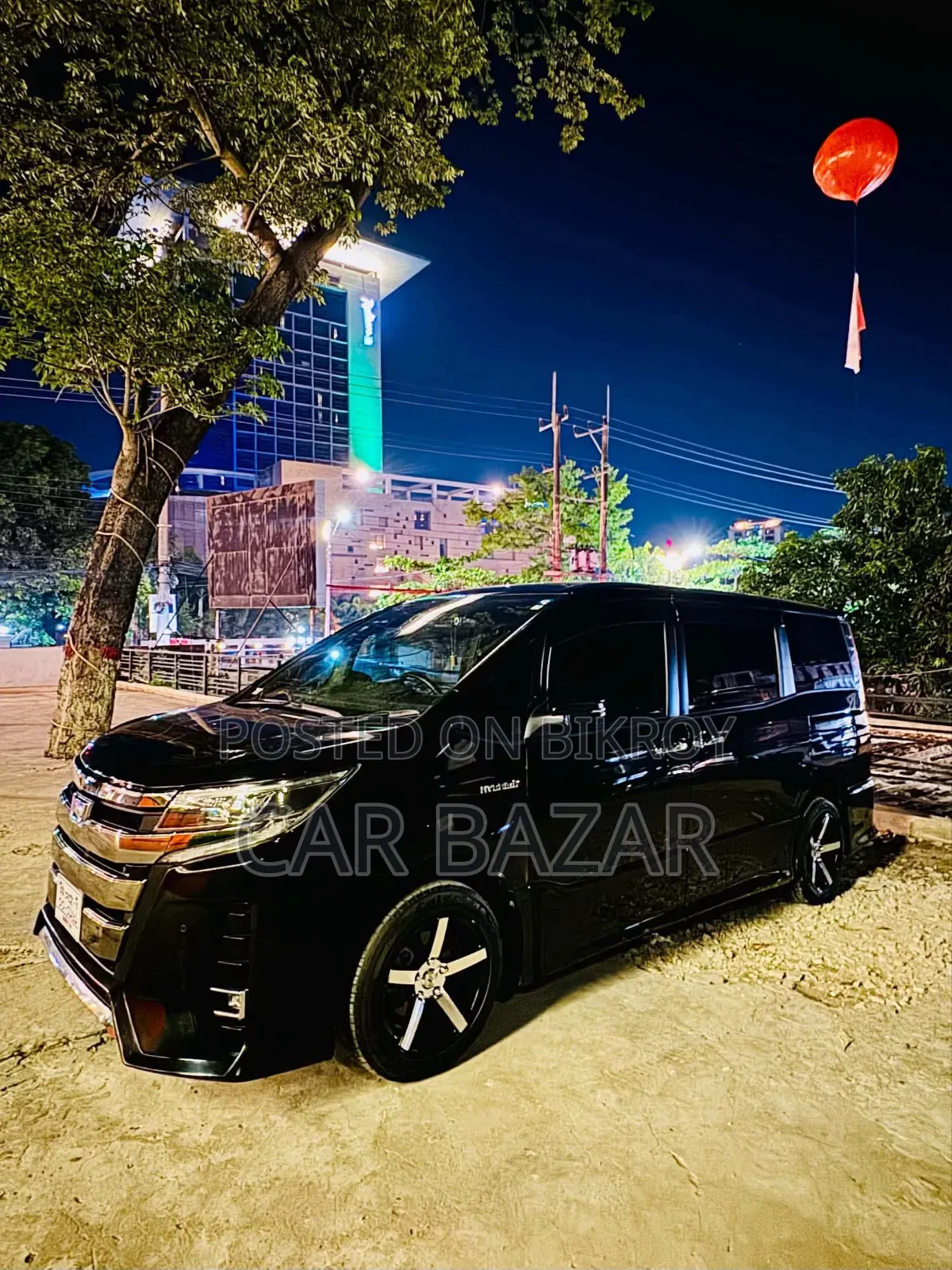 Toyota Noah 1.8 Front Wheel Drive Hybrid (7 seater) 2018 Black