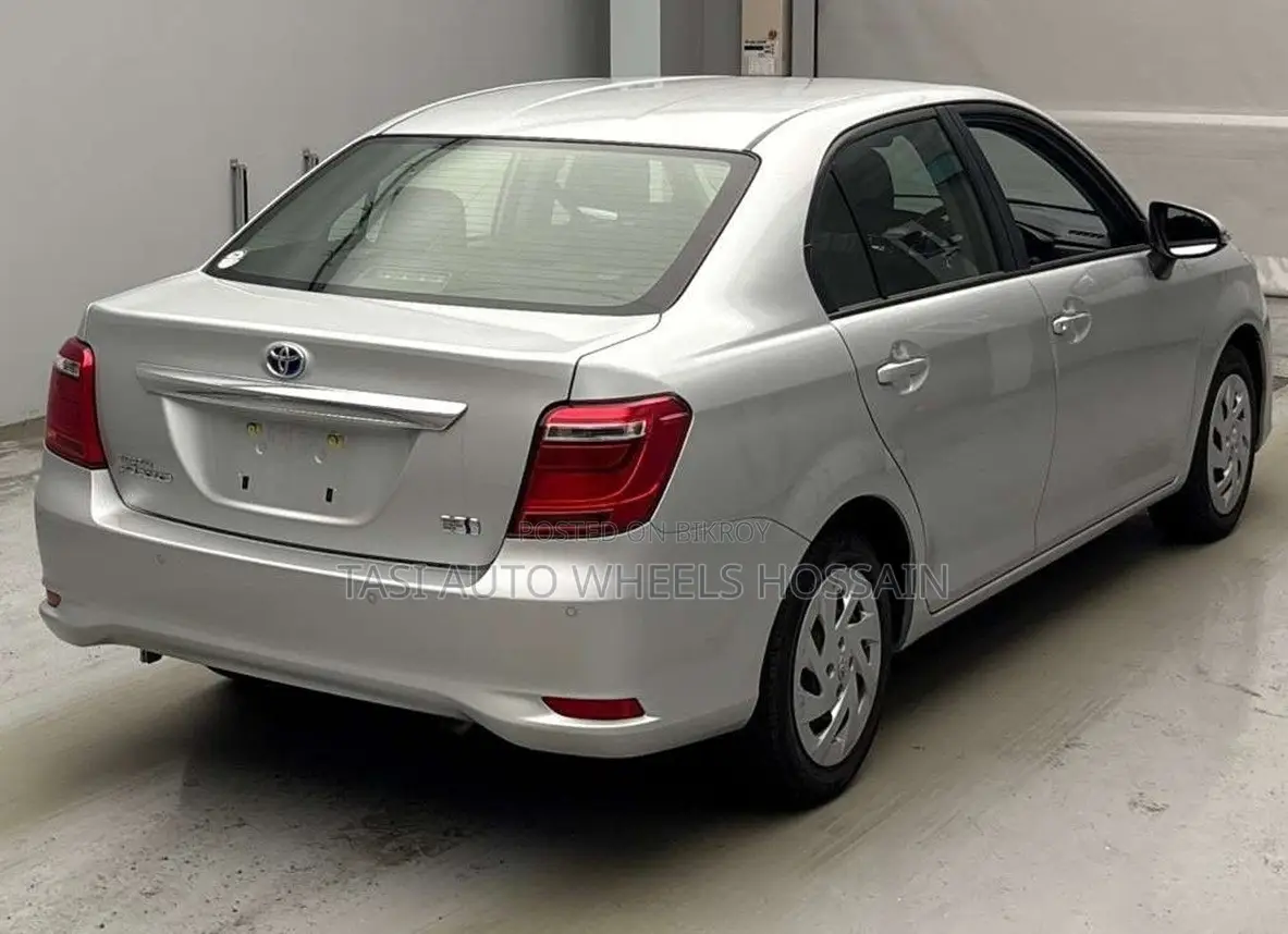 Toyota Axio 2021 Silver