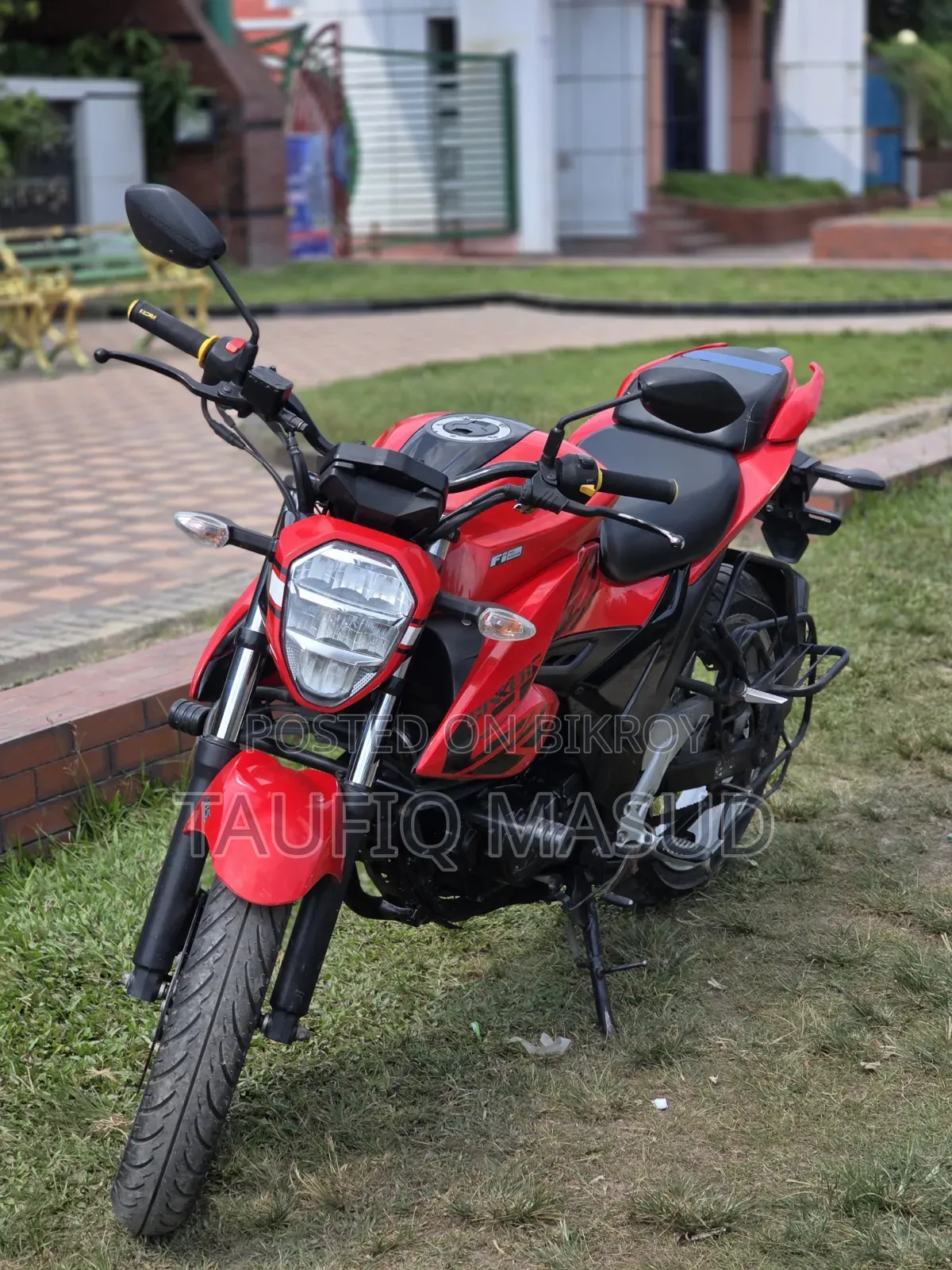 সুজুকি জিক্সার ২০২২ লাল