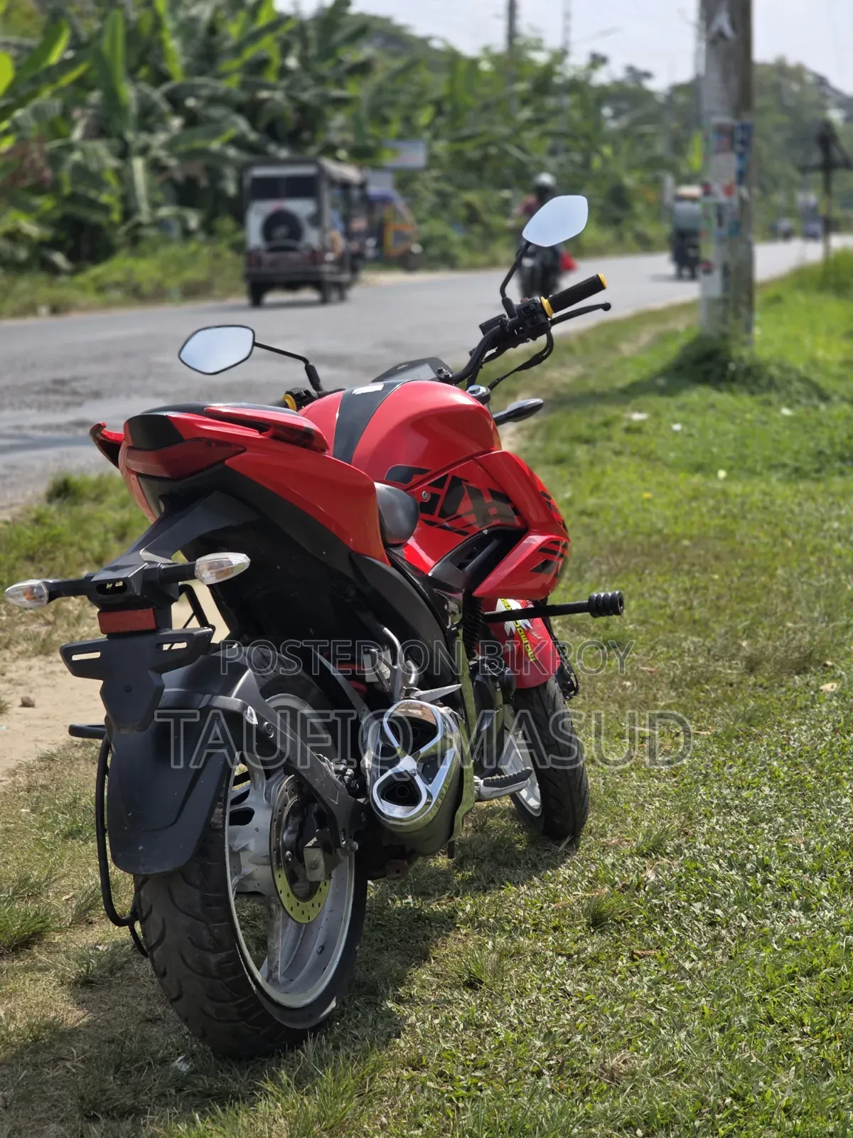সুজুকি জিক্সার ২০২২ লাল
