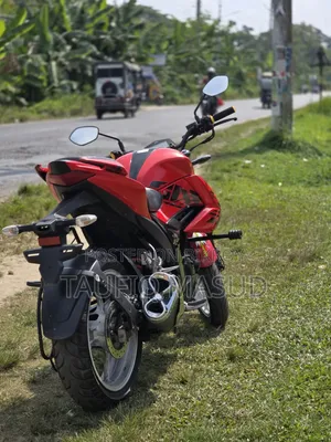 সুজুকি জিক্সার ২০২২ লাল