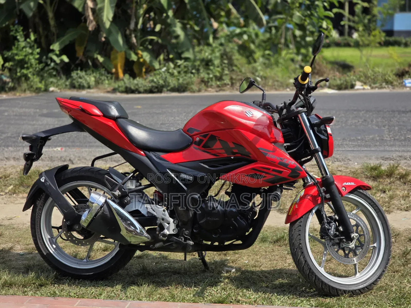 সুজুকি জিক্সার ২০২২ লাল