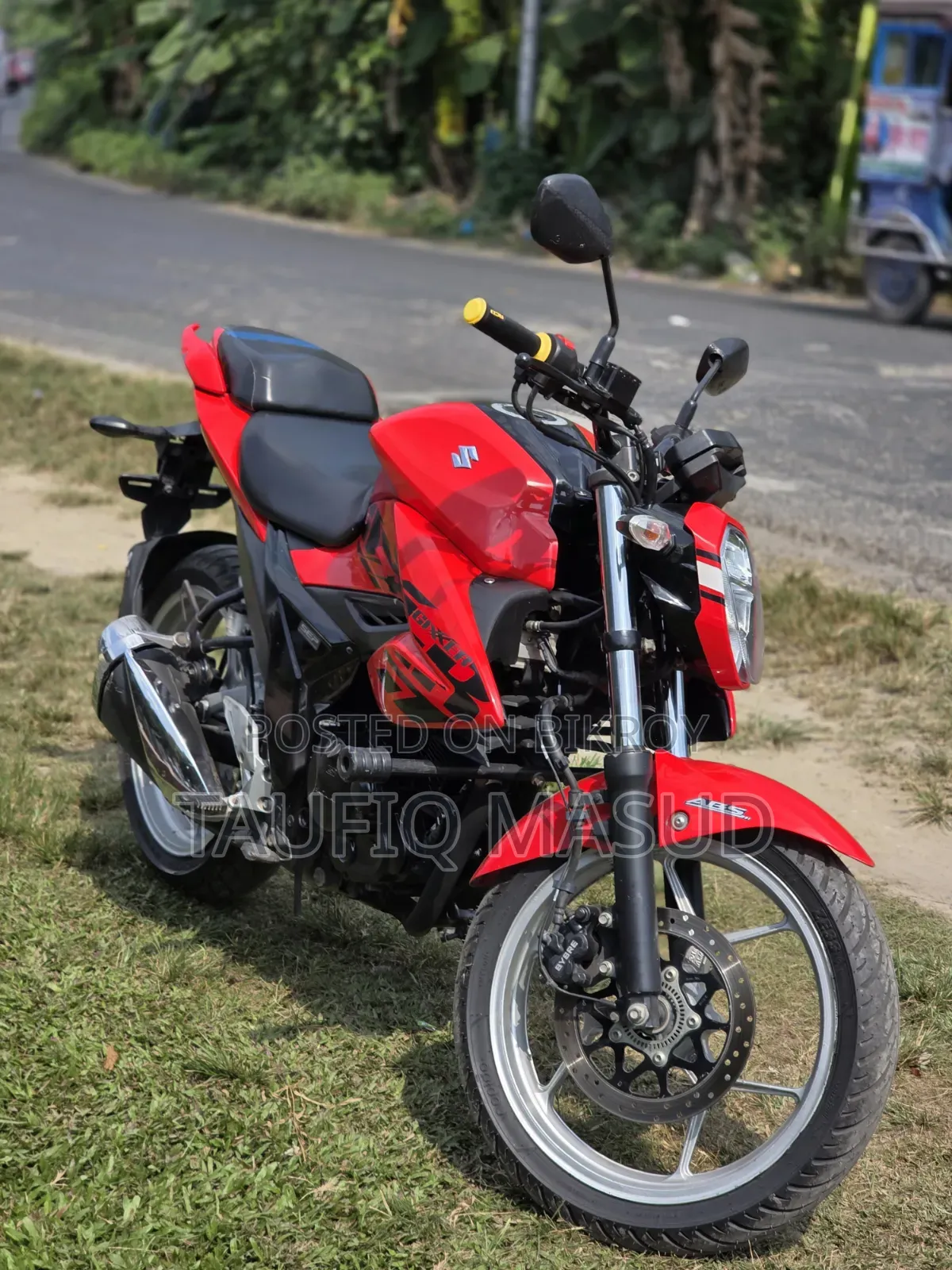 সুজুকি জিক্সার ২০২২ লাল