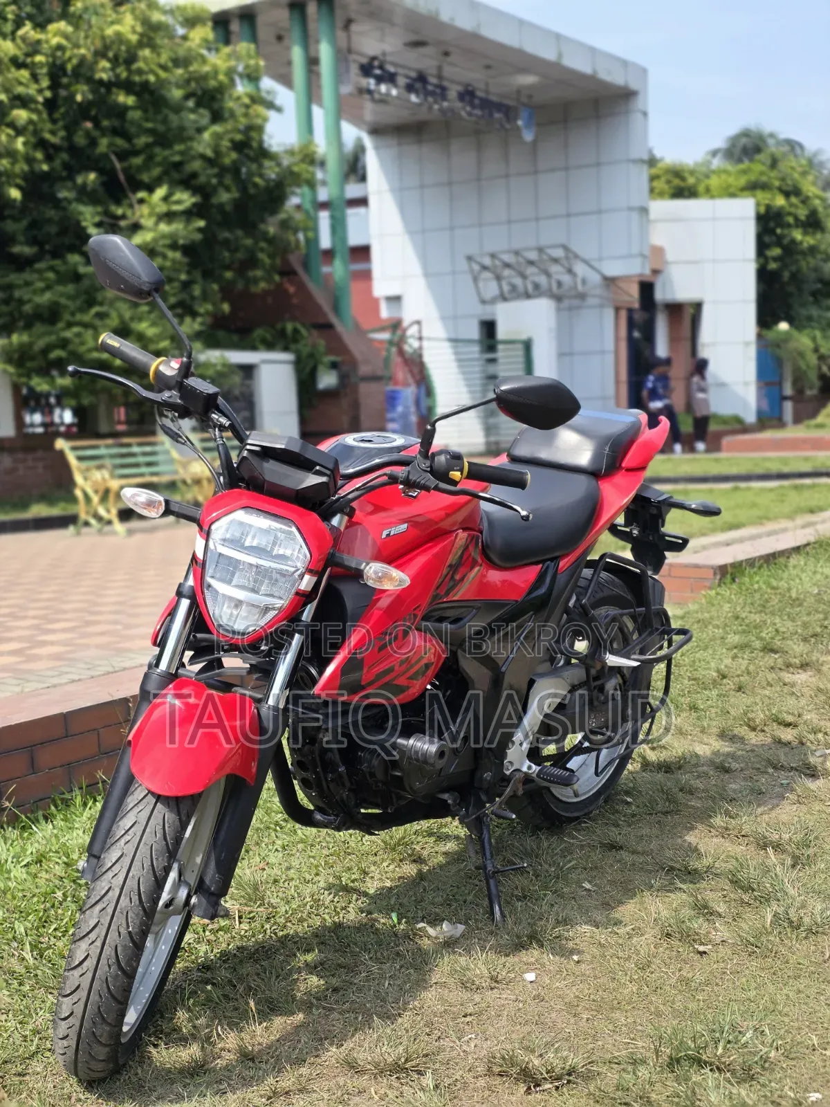 সুজুকি জিক্সার ২০২২ লাল